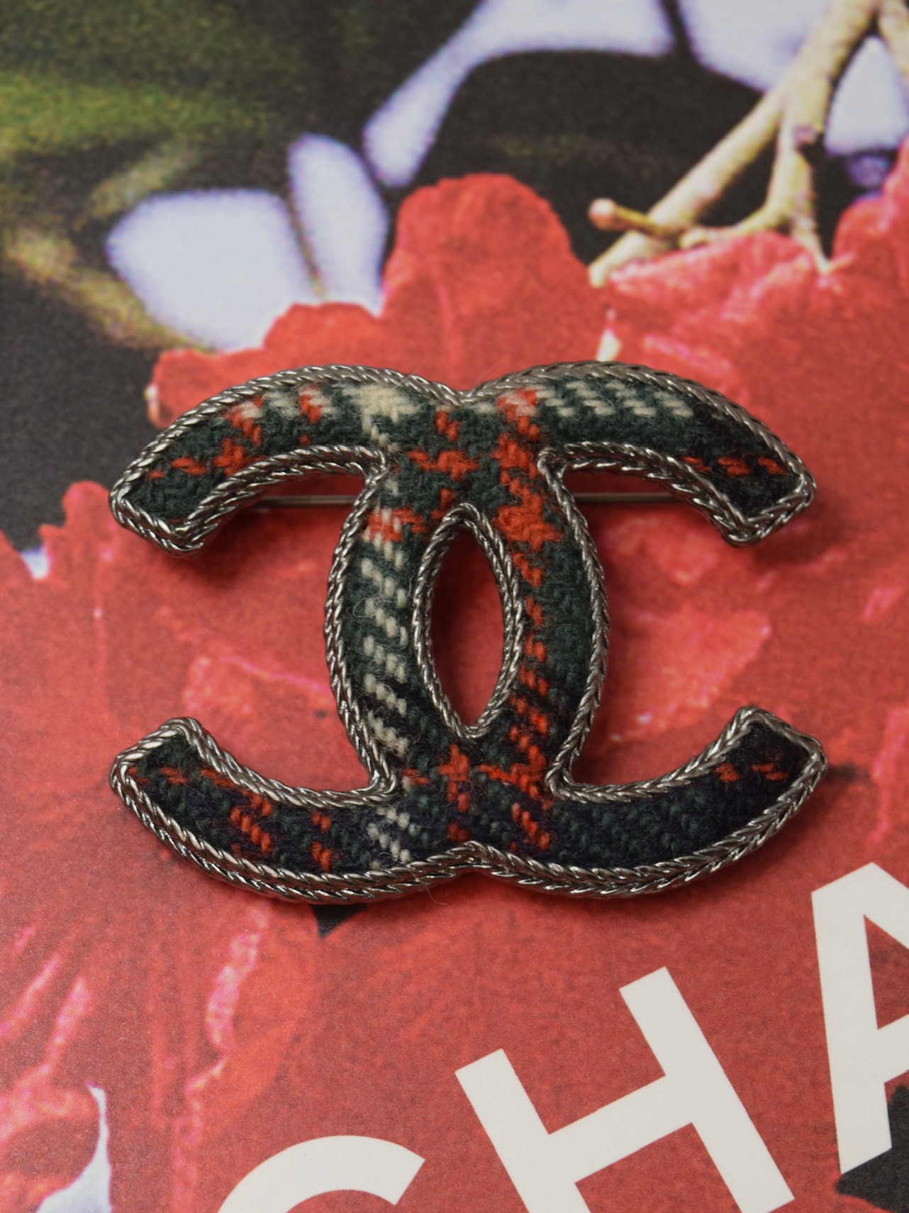 Chanel Edinburgh collection brooch B13A green red plaid tweed CC logo 2 inch