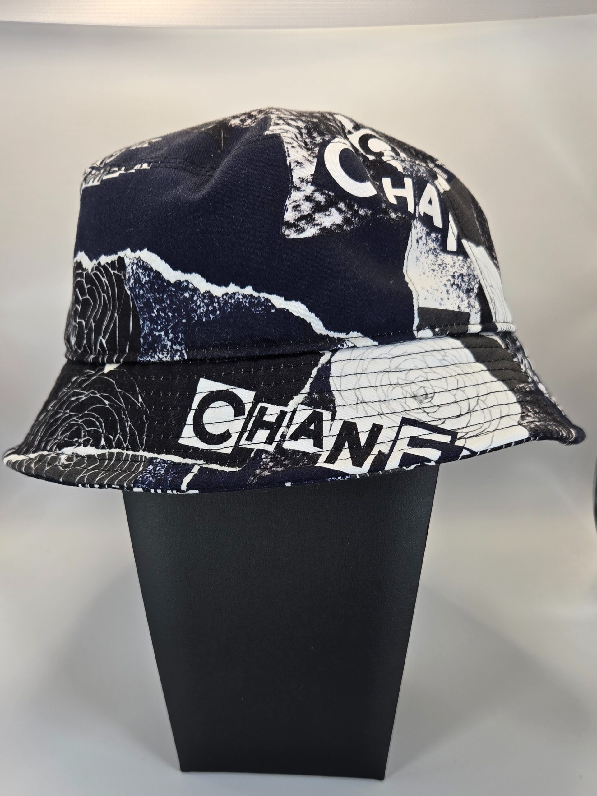 chanel-2020-bucket-hat-blue-black-coco-cambon-print-camelia-size-l.jpg Chanel 2020 bucket hat blue black Coco Cambon print Camelia cotton size L
