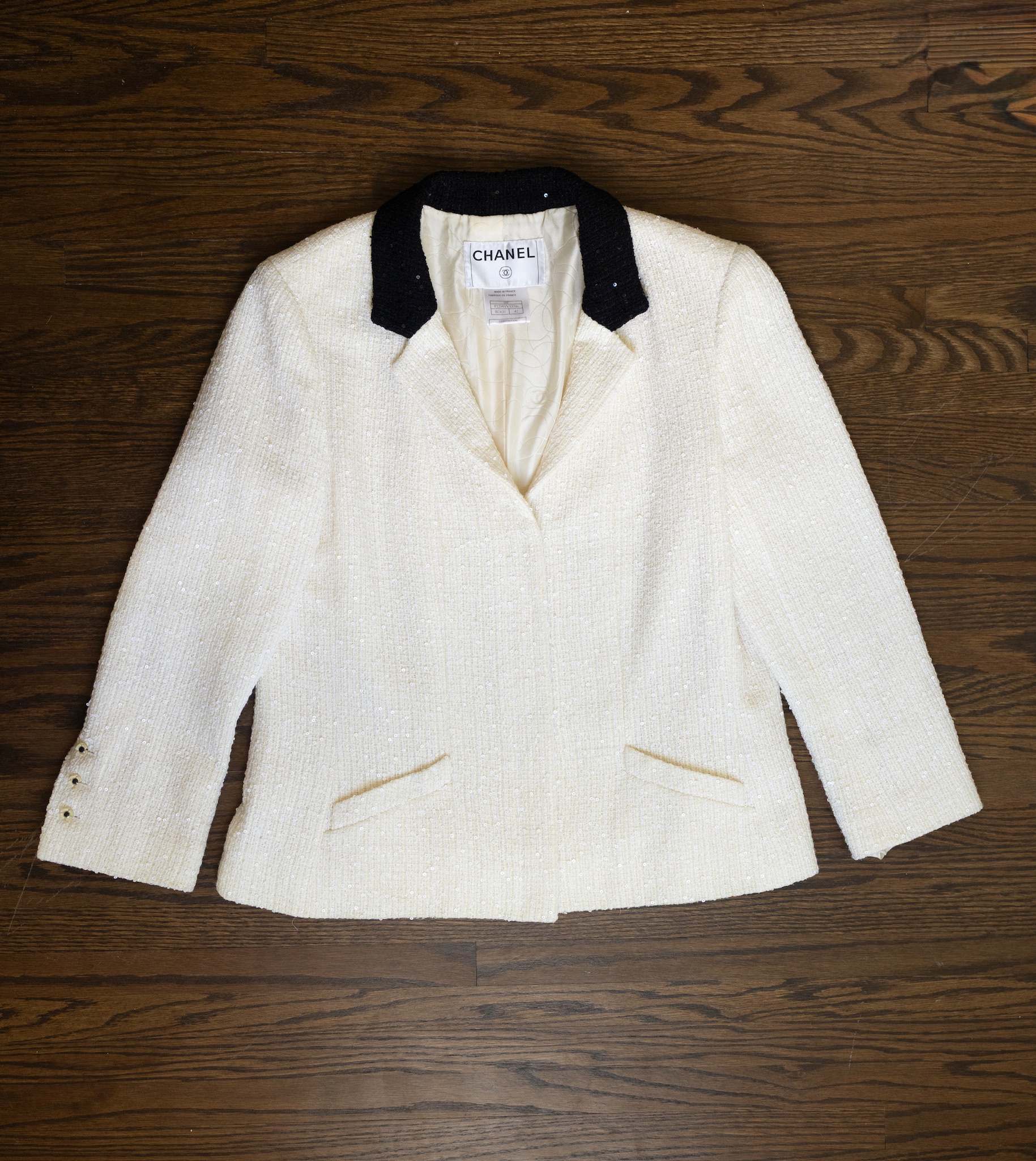 Vintage Chanel 04P Ivory Sequin Tweed Jacket with Black Trim – Size 42