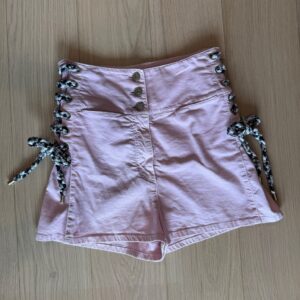 Chanel 2019 Cruise pink high-waisted lace-up shorts with CC buttons, size 36