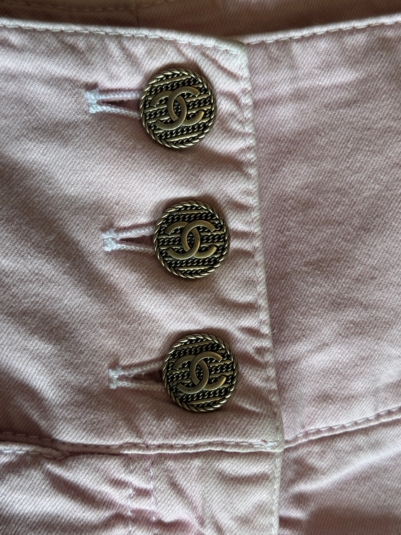 IMG_7710 Chanel 2019 Cruise pink high-waisted lace-up shorts with CC buttons and tweed side ties